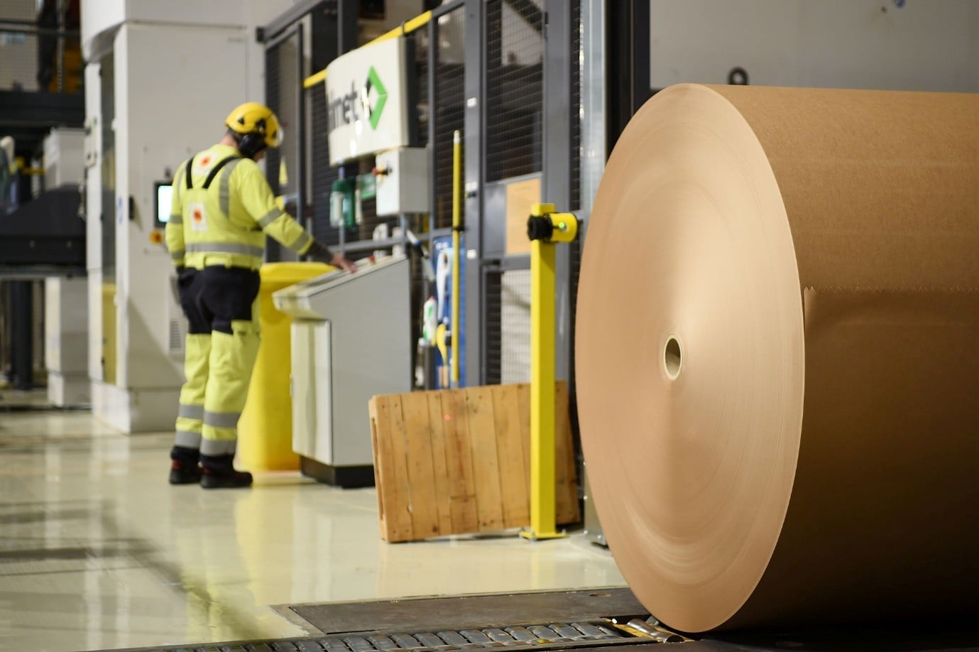 Mill worker at Oulu Mill.