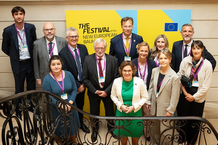 Group photo of participants at the NEB-festival.